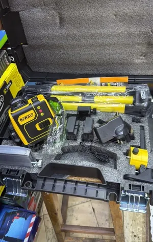 Dewalt 360-Degree Green Beam Laser Level Kit