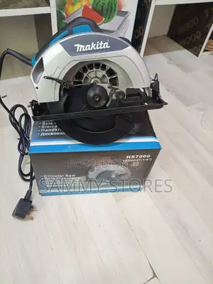 Makita Powerful Handheld Circular Saw