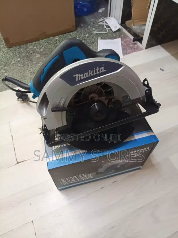 Makita High-Performance Circular Saw - 1