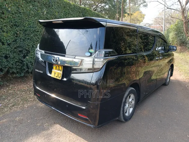 Toyota Vellfire Z 2.5 FWD 8-Seater 2015 - 1