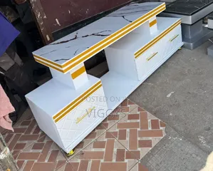 Marble Executive TV Stand - Nyeupe