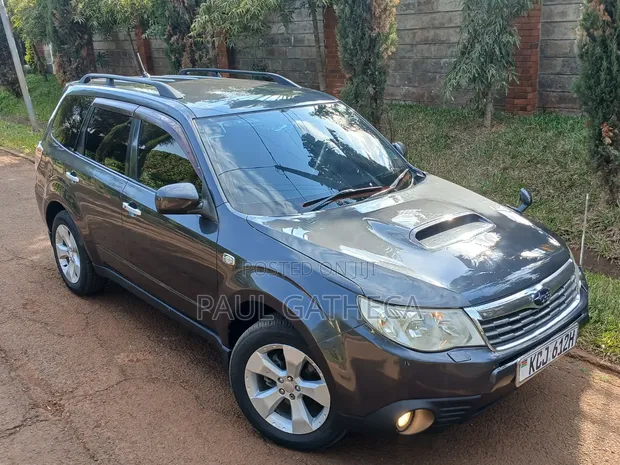 Subaru Forester 2010 Nyeusi - 1
