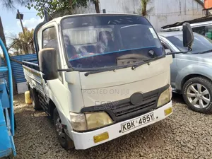 Toyota Dyna 2003 Lori Ndogo