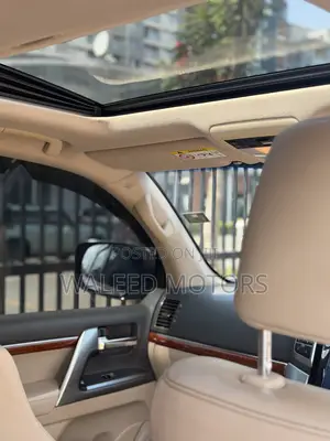 Toyota Land Cruiser V8 2014 Red