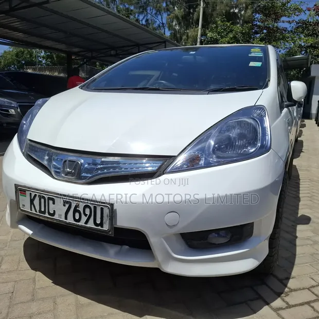 Honda Fit Shuttle 2012 White - 1