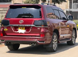 Toyota Land Cruiser V8 2014 Red
