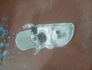 Toyota Porte 2005 Headlight