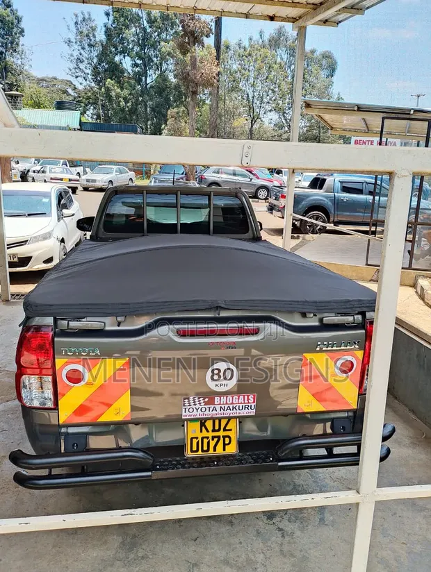 Toyota Hilux S/Cab Heavy-Duty Ripstop Tonneau Cover - 1