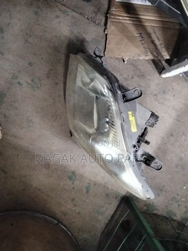 Toyota IST Headlight 2005 Xenon Type - 1