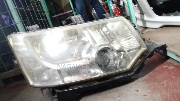 Mitsubishi Delica 2010 Xenon Headlight - 1