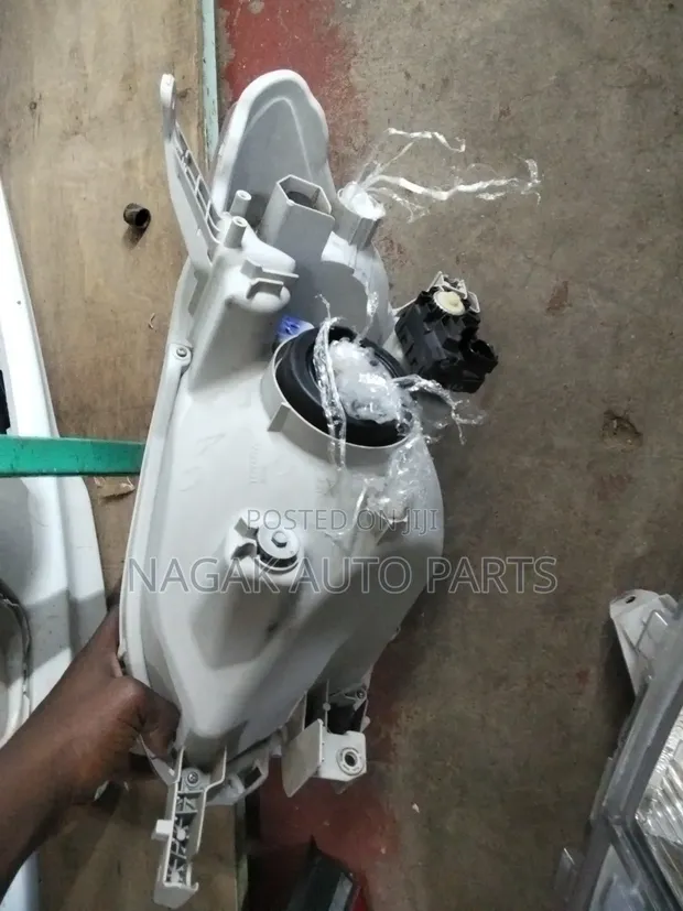 Toyota Probox Headlight 2015 (Non-Xenon) - 1