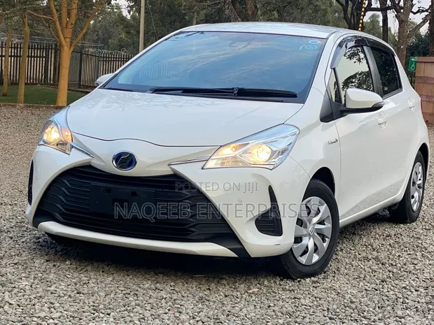Toyota Vitz 1.5 FWD Hybrid 5dr 2019 White - 1