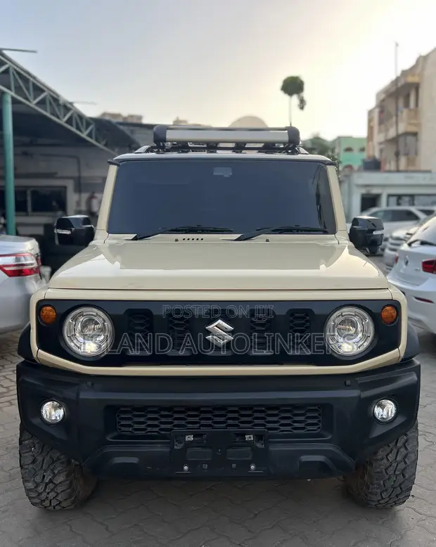 2018 Suzuki Jimny Beige - 1