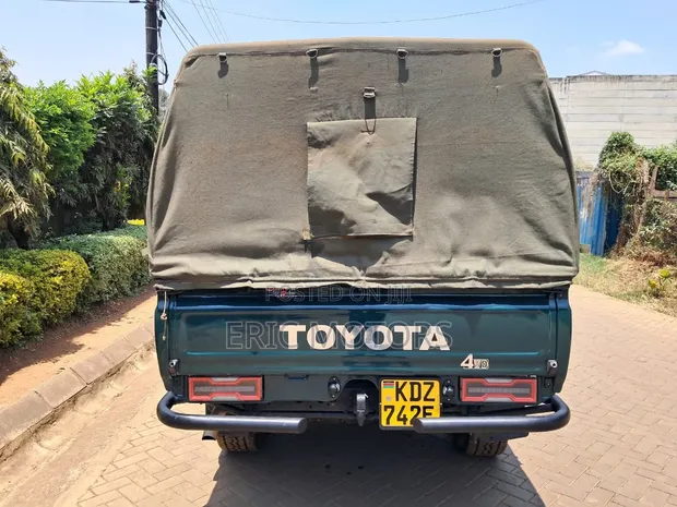 Toyota Land Cruiser Double Cab 2014 Green - 1