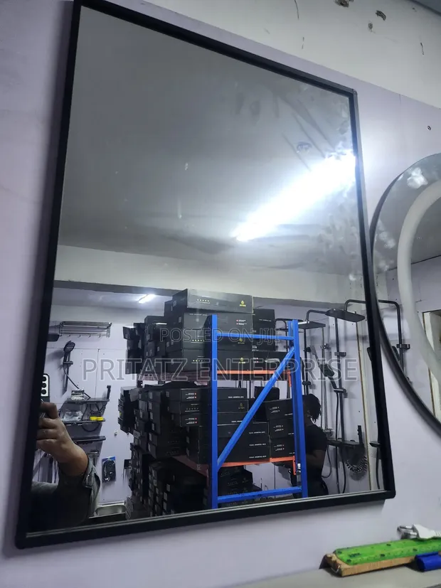Mirror with Black Finishing - 1