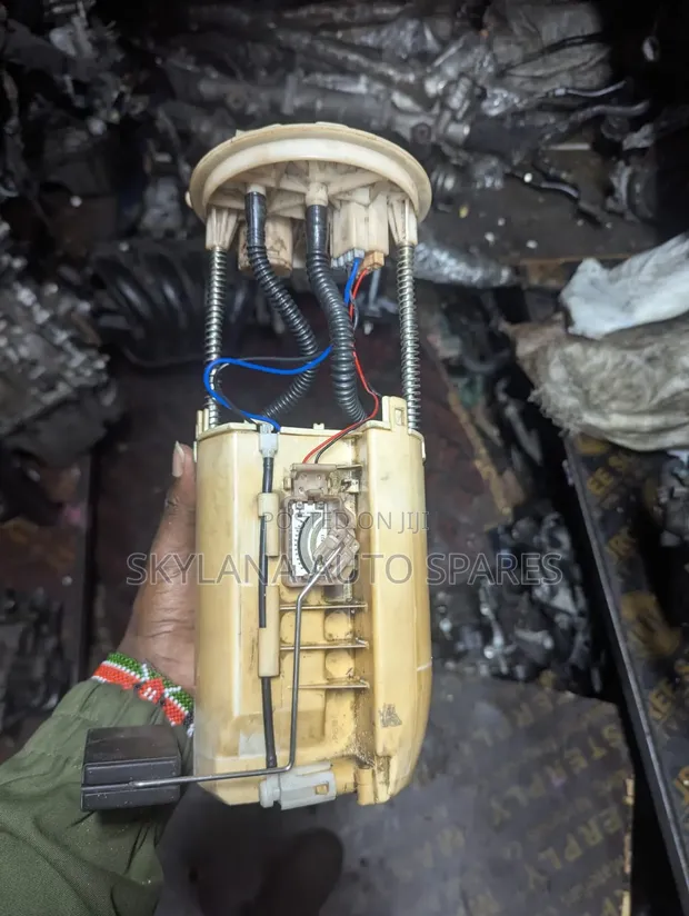 Toyota Hiace 1TR Fuel Pump (Used) - 1
