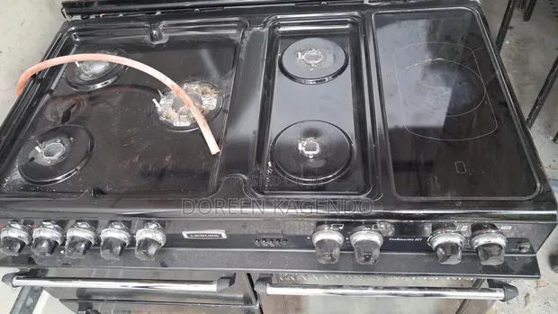 Leisure Cookmaster Cooker - 5 Gas Rings + Hot Plate - 1