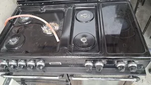 Leisure Cookmaster Cooker - 5 Gas Rings + Hot Plate