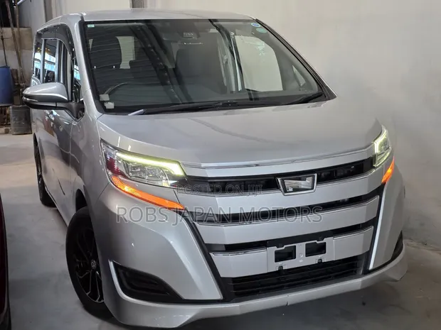Toyota Noah 2.0 FWD (6 Seater) 2019 Silver - 1
