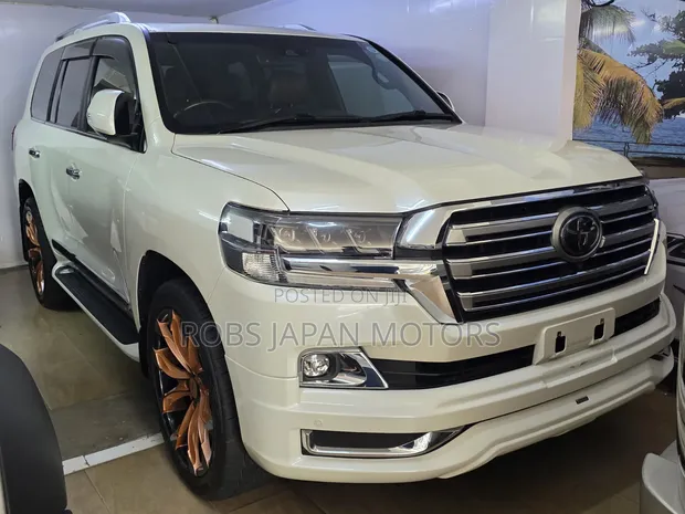 Toyota Land Cruiser 4.6 V8 ZX 2019 Pearl - 1