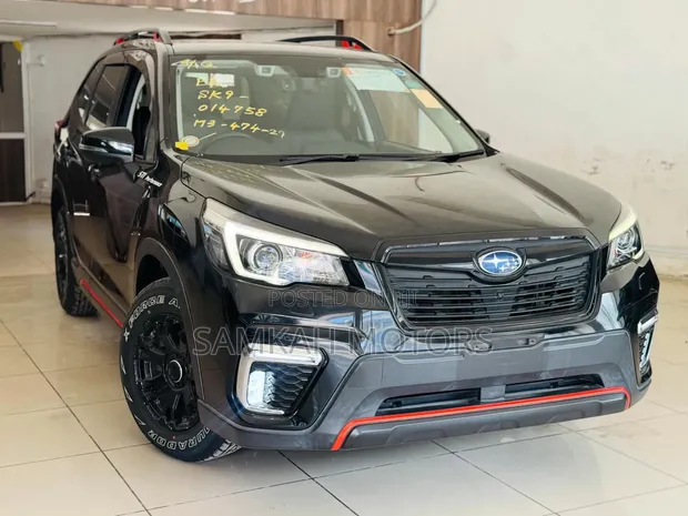 Subaru Forester 2020 Nyeusi - 1
