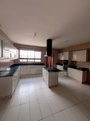3-Bedroom Apartment with DSQ in Kilimani, Hurlingham