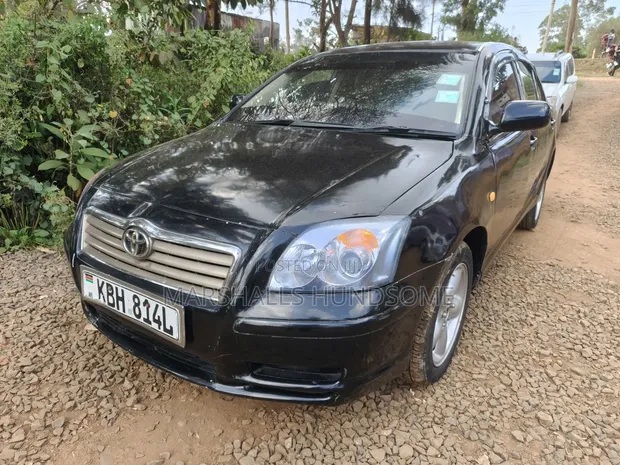 Toyota Avensis Liftback 2004 Nyeusi - 1
