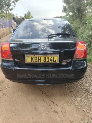 Toyota Avensis Liftback 2004 Nyeusi