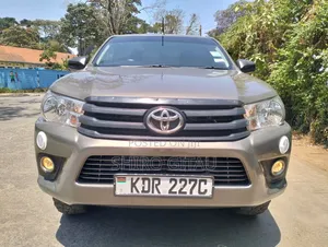 Toyota Hilux Revo Smart Cab Diesel 2.4 RWD 2018 Gray