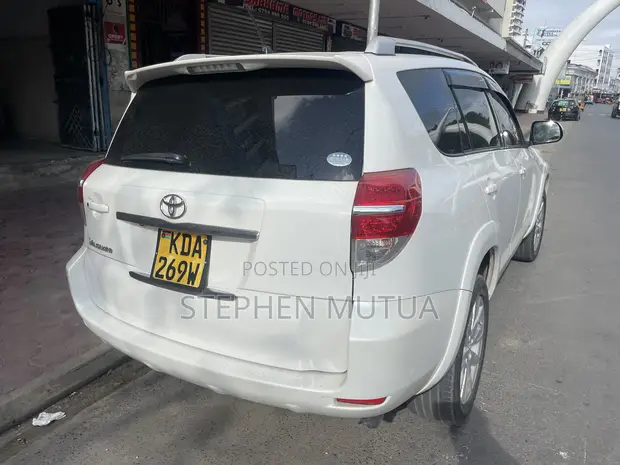 Toyota Vanguard 2013 White - 1