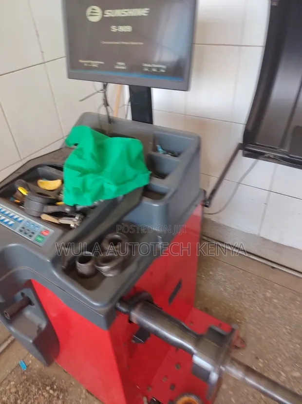 Sunshine S-909 Heavy Duty Digital Wheel Balancer - 1
