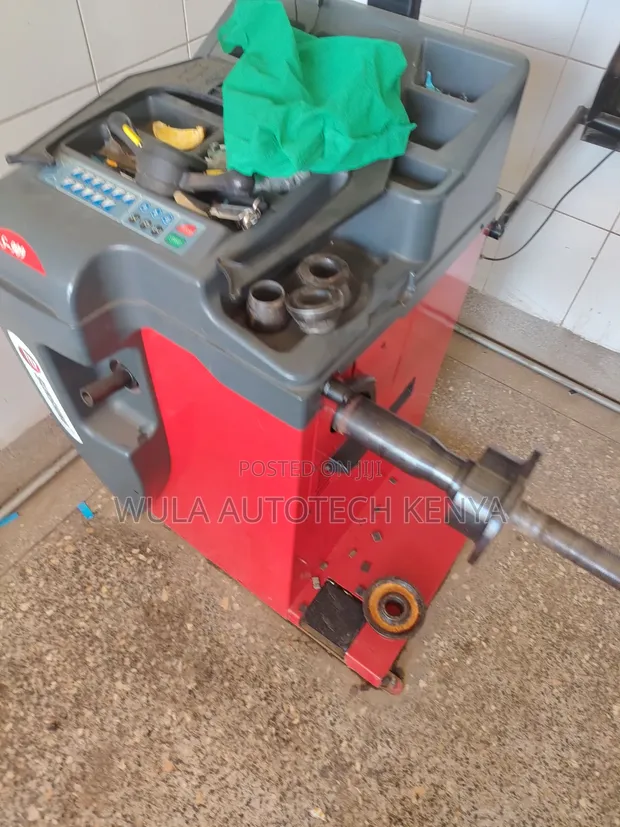 Sunshine S-909 Digital Wheel Balancer - 1