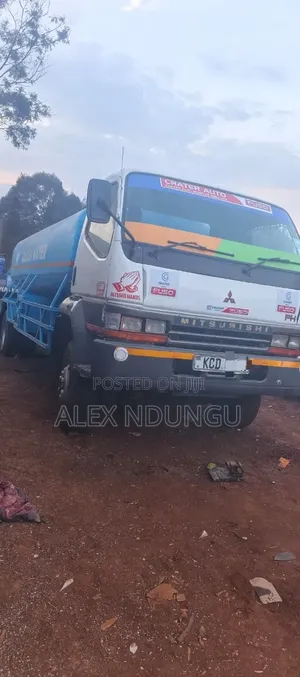 Mitsubishi FH 2014 Nyeupe Water Bowser