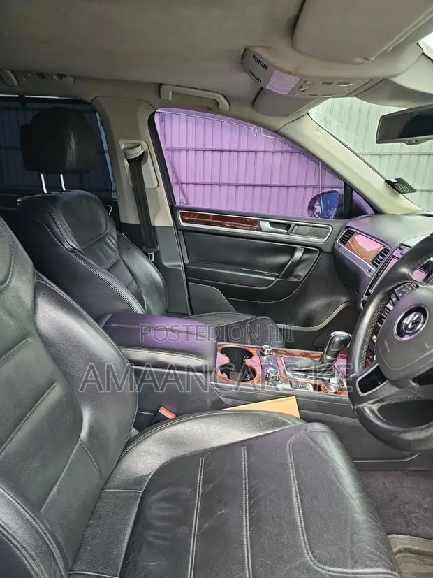Volkswagen Touareg 2012 White - 1