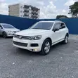 Volkswagen Touareg 2012 White - 2