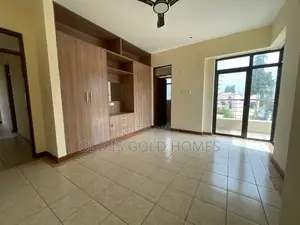 3 Bedroom All En-Suite Apartment in Tudor with Pool