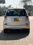 Toyota Ractis 2015 Silver - 2