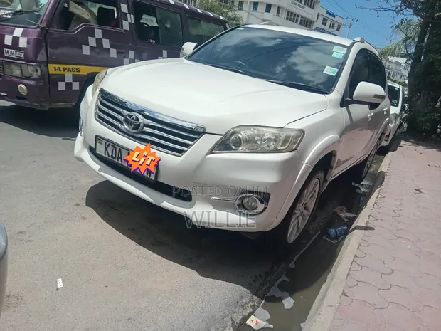 Toyota Vanguard 2013 White - 1