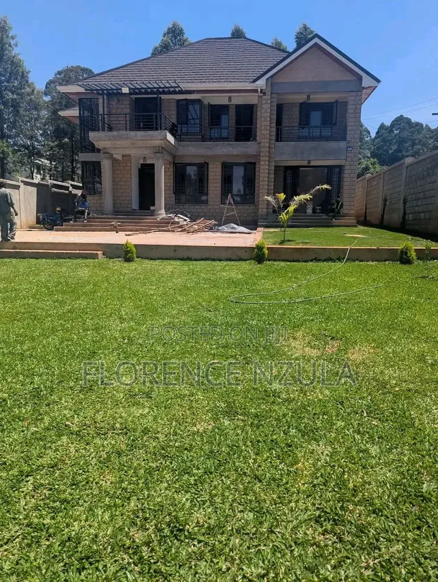 5-Bedroom Villa for Sale in Kerarapon Rise - 1