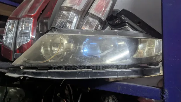 Honda Odyssey Xenon Headlight (Used) - 1