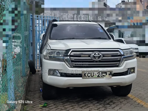 Toyota Land Cruiser 2012 White - 1