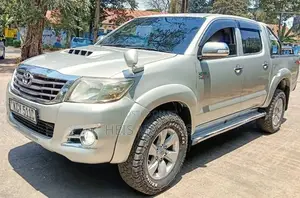 Toyota Hilux Double Cab 2013 Gray