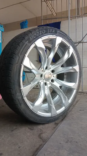 Size 24" V8 Wheels & Tyres (5x150 Bolt Pattern)