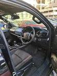 Toyota Hilux 2019 Nyeusi - 2