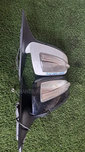Mercedes-Benz W204 Side Mirror (Used)