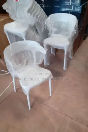 Stackable White Plastic Restaurant Chairs (Set of 4)