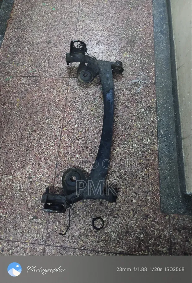 Toyota Isis Rear Beam/Mlingoti - 1