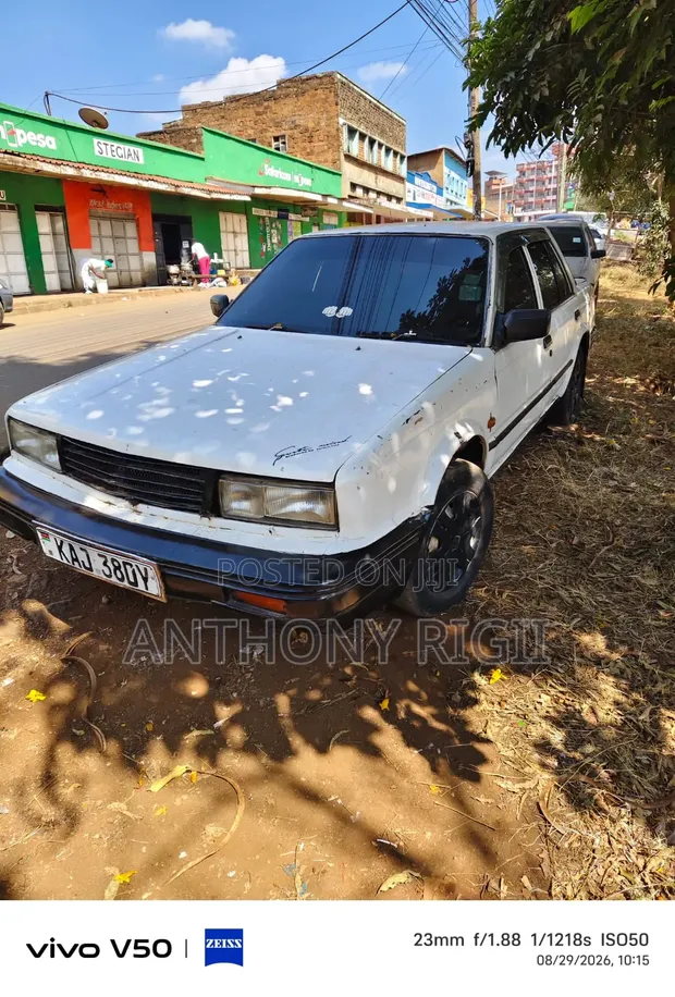 Nissan Bluebird 1994 White - 1
