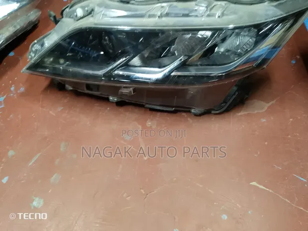 Nissan Serena 2017 Xenon Headlight (Used) - 1