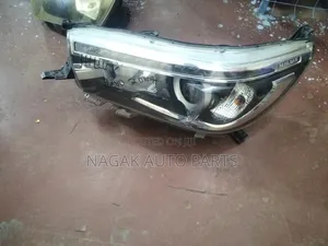 Toyota Hilux Revo 2015 Xenon Headlight